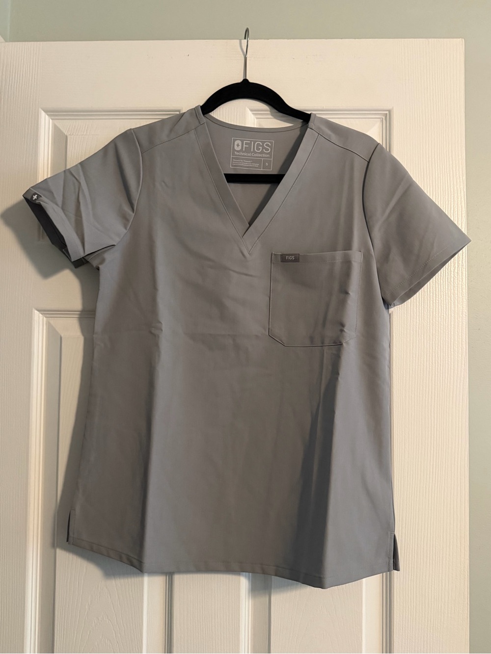 FIGS Women’s Catarina Scrub Top in Cement